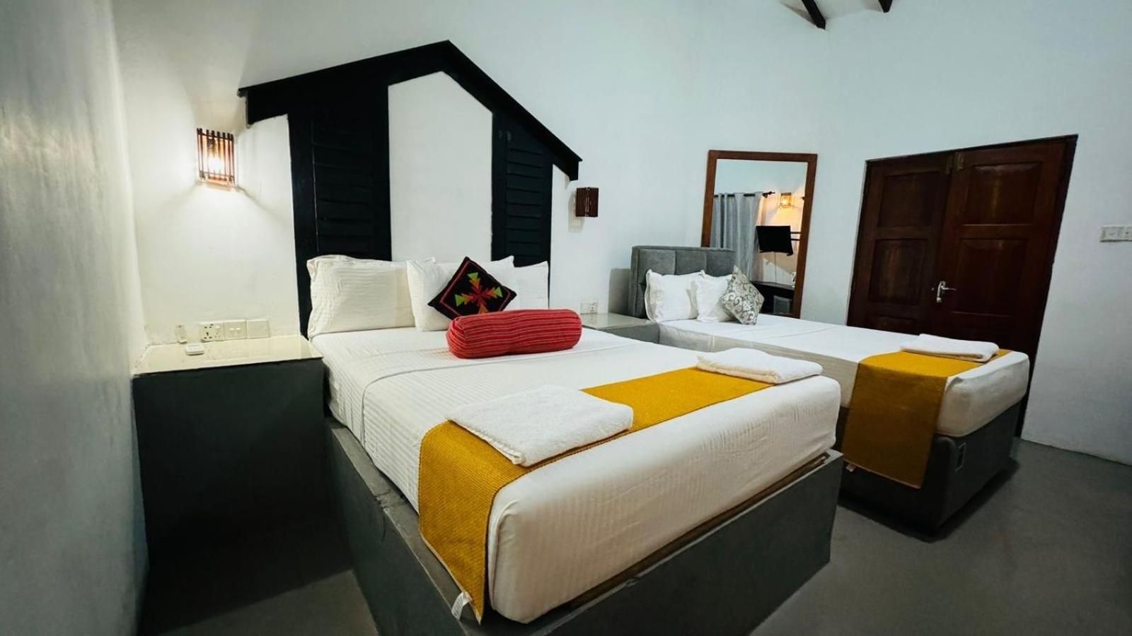 ซันไชน์ รีสอร์ต แอนด์ สปา Hotel สิกิริยา ภายนอก รูปภาพ